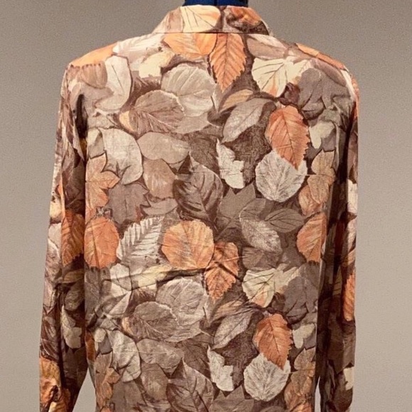 Quo-Silk Medium 100% Silk Leaves Pattern Blouse - Picture 6 of 6